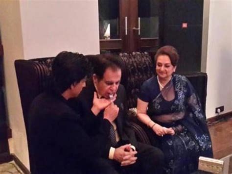 Shahrukh Khan Visits His Idol Dilip Kumar. - Filmibeat