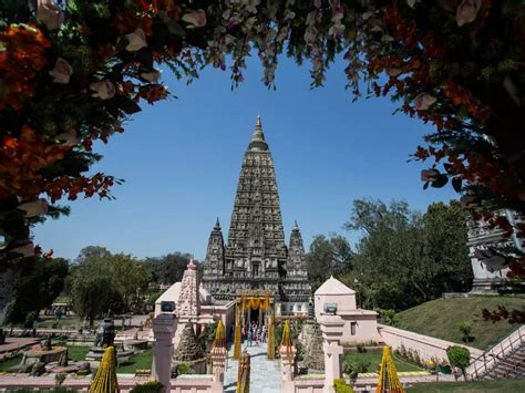 Mahabodhi Temple: Discovering the Mahabodhi Temple in Bodh Gaya in ...