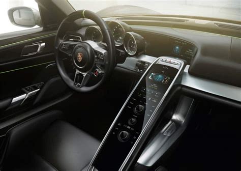 Porsche 918 Spyder – interior | TheDetroitBureau.com