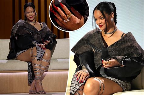 Rihanna enceinte a laissé tomber un indice avec la bague "Maman" avant ...