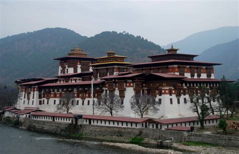 Punakha Dzong – Little Bhutan