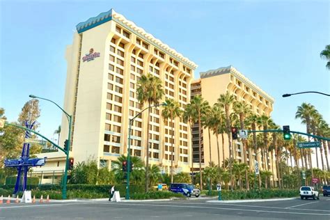 Best Hotels within Walking Distance of Disneyland for Families (with ...