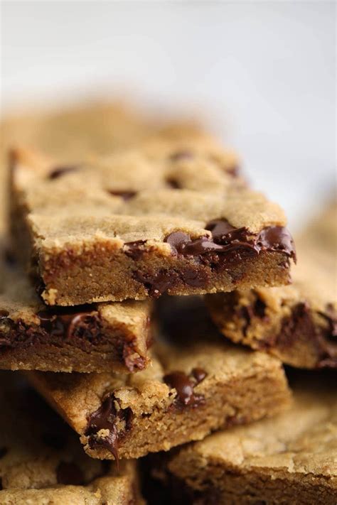 Peanut Butter Chocolate Chip Bars - Lauren's Latest