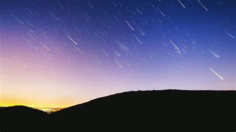 Meteor burns: How Earth deals with millions of shooting stars every day