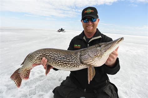 Ice Fishing | Arnesen's Rocky Point Lodge, Lake of the Woods