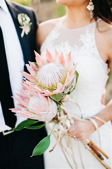 20 King Protea Bouquets That are Bold and Beautiful in 2020 | Wedding flower arrangements ...