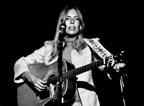 Watch Joni Mitchell perform 'The Circle Game' live in 1968