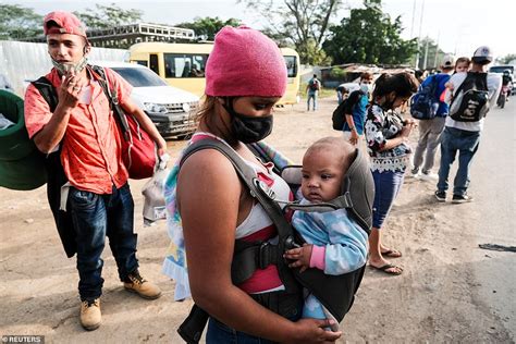 Hundreds of Central Americans join first migrant caravan of 2021 ...