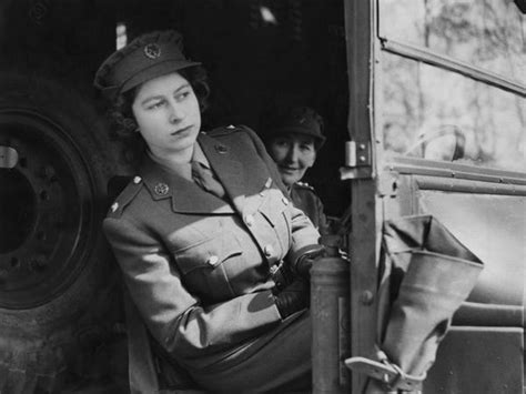 Photos of Queen Elizabeth As a Mechanic During World War II - Business ...