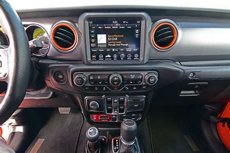 jeep-gladiator-mojave-center-dashboard : Automotive Addicts