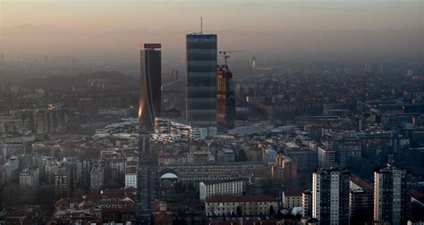 Milan's Skyline at sunset. Old, modern and smog. Drone shot [OC][4500 x ...