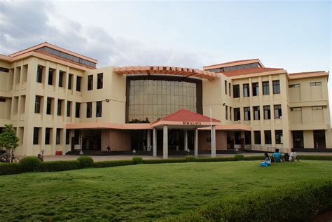 A complete list of top ten engineering colleges in India