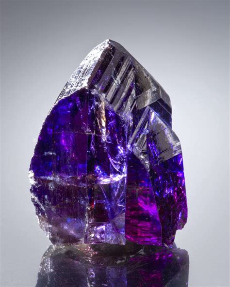 TUC115-236 - Tanzanite - $ 18000 Merelani Mines, Lelatema Mts, Arusha ...