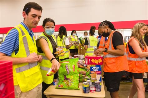 Tigers Football Insider: Memphis volunteers at the Mid-South Food Bank - Memphis Local, Sports ...