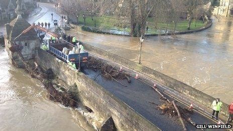 Bradford-on-Avon flooded bridge is reopened - BBC News