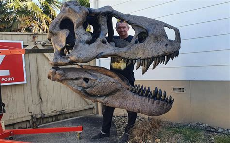 This Giant 3D Printed Tyrannosaurus Rex Was Built Using VR Sculpting | All3DP