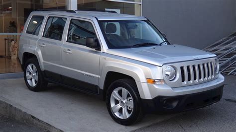 2015 Jeep Patriot Latitude - 4dr SUV 2.0L Manual