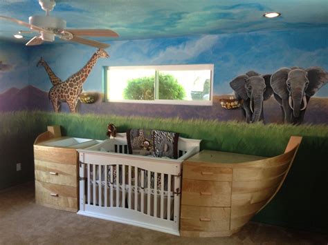 Noah's arc themed baby room. | Decoração quarto gemeos, Decoração ...