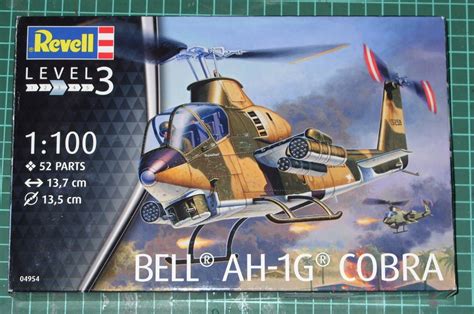 WORLD WAR 2 MODELZONE: Revell 1:100 Bell AH-1G Cobra