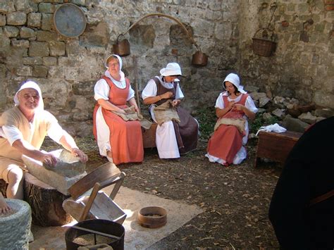 Linda Stanley The Chestnut Farmer: Medieval Market at Monselice Italy