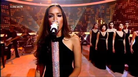 (HD) Leona Lewis Run Live Amazing Performance 11-11-11 - YouTube