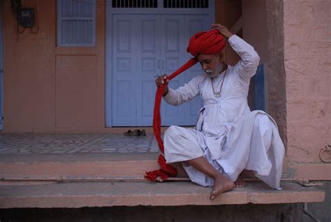 tying a turban in Rajasthan | Tie a turban, Indian embroidery, Turban