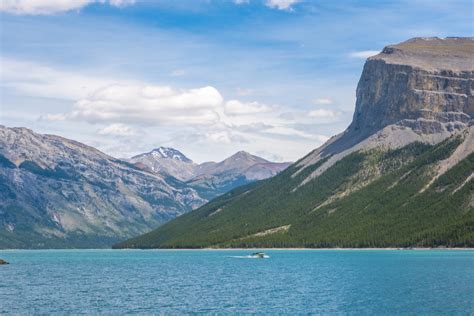 Lake Minnewanka • DETAILED Guide to Visiting This Banff Lake