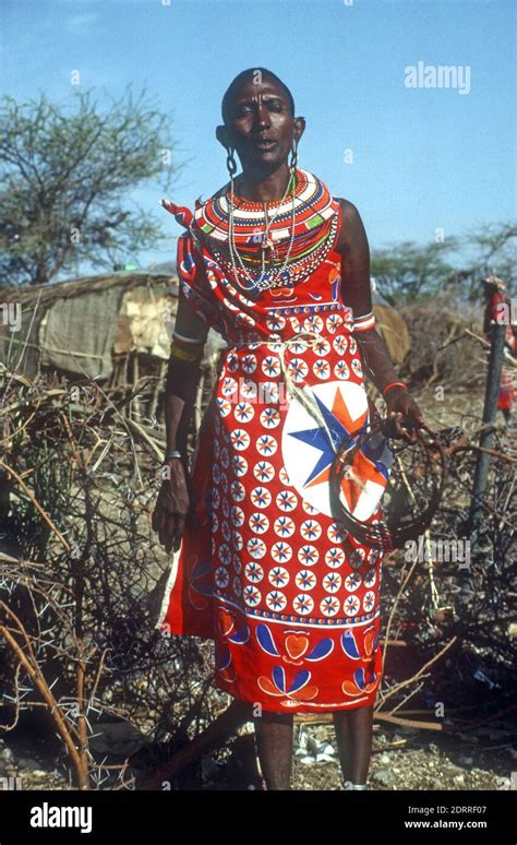 Masai woman in tribal dress Stock Photo - Alamy