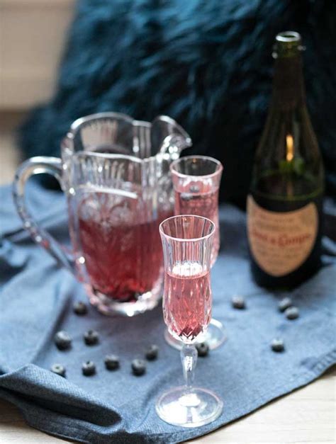 Sparkling Blueberry Tea Cocktail - Low Carb Keto Recipe