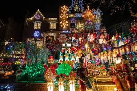 Where to see holiday lights in NYC in 2023