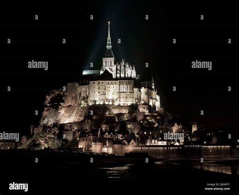 Mont st michel at night Stock Photo - Alamy