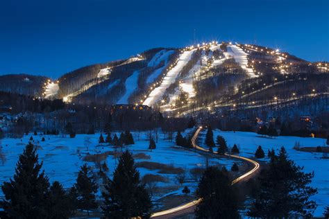 Downhill skiing and snowboarding | Winter activities | Bonjour Québec