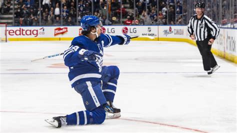 NHL: Leafs' Auston Matthews scores twice to hit 60-goal mark