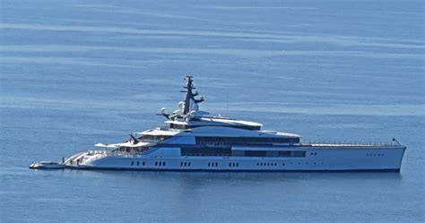 John's Island: Jerry Jones' Yacht Anchored - Seattle