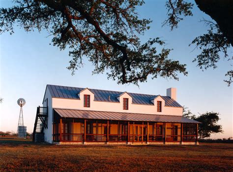 Country homes in Texas embrace modern design