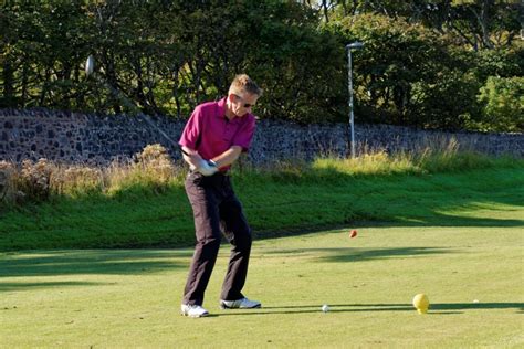 6 Best Golf Swing Techniques for Beginners and Seniors - Insider Monkey