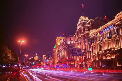 Chicago Movie Theater during Nighttime · Free Stock Photo