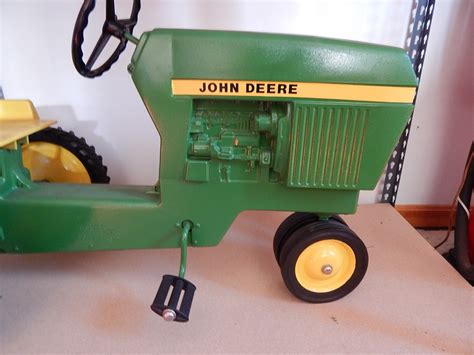 ERTL John Deere Model 520 Pedal Tractor | EBTH