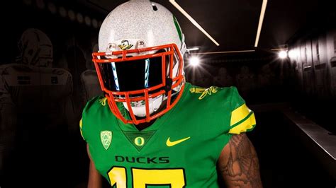 Oregon releases new duck uniforms | NCAA.com