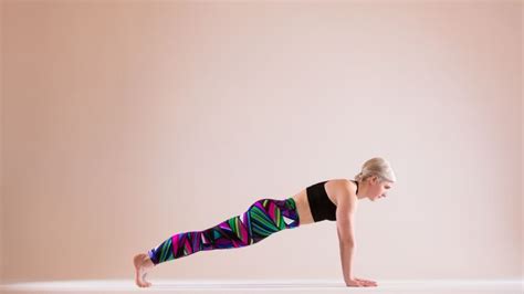 Handstand Variations and Preps to Spice up Your Sun Salutes