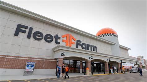 Fleet Farm's holiday tradition to begin at Oconomowoc location Oct. 13