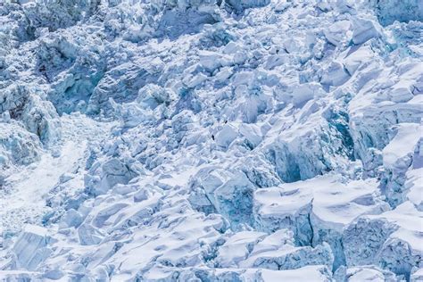 Climber in an Icestack Khumbu Icefall Nepal [OC][1500x1000] | Climbers ...