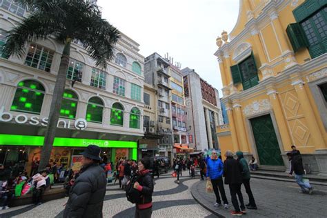 Street view in Macau editorial image. Image of economy - 85782445