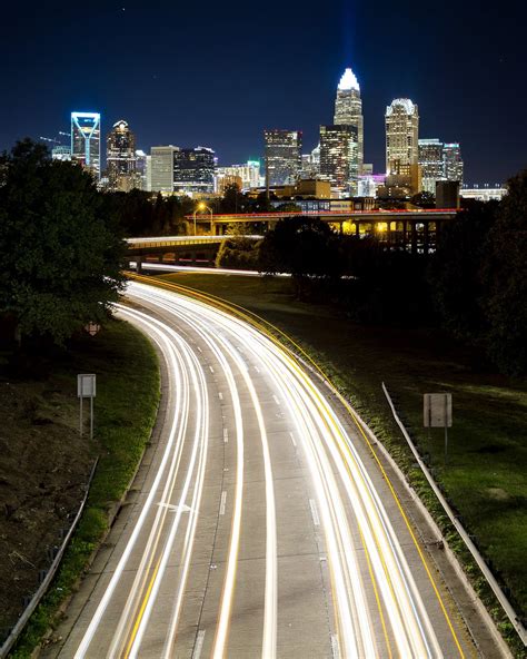 Charlotte, NC Skyline [OC] [1638x2048] : r/ExposurePorn