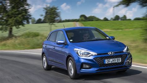 New Hyundai i20 2018 facelift review | Auto Express