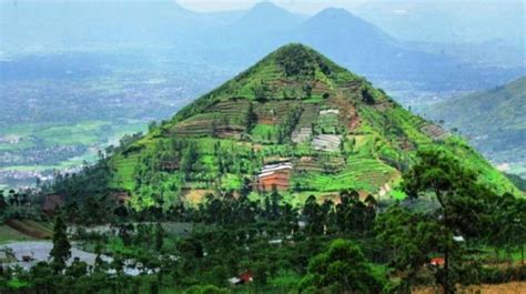 Fakta Gunung Padang, Situs Lebih Tua dari Piramida Mesir Diguncang Gempa - Malay News Indonesia ...