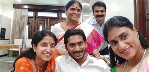 Pic : YS Jagan Family selfie - All smiles