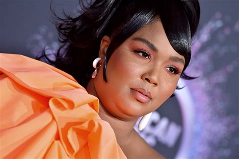 lizzo calls for unity and love in 2020