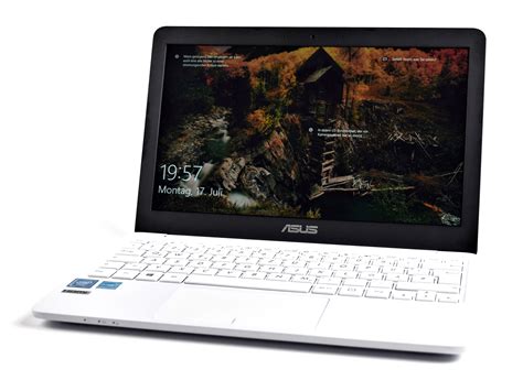 华硕 VivoBook E200HA (x5-Z8350, 32 GB) 小型笔记本简短评测 - Notebookcheck