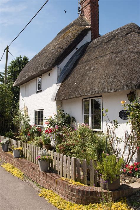 Real home: a thatched cottage with an intriguing past | Real Homes